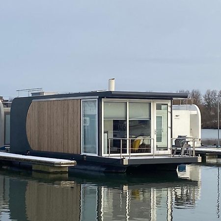 Houseboat Trinidad Hotel Maastricht Exterior photo